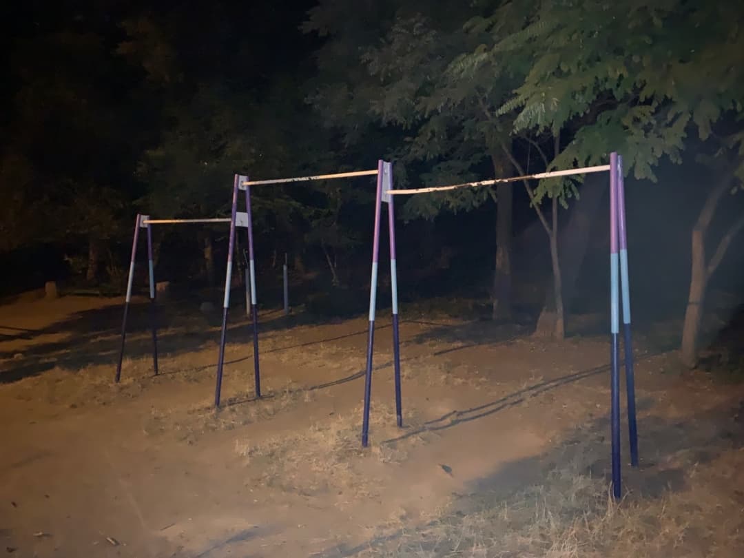 Barren bei Calisthenics Park at Траса здоров’я, Одеса #wp1009 – Foto 1 von 3
