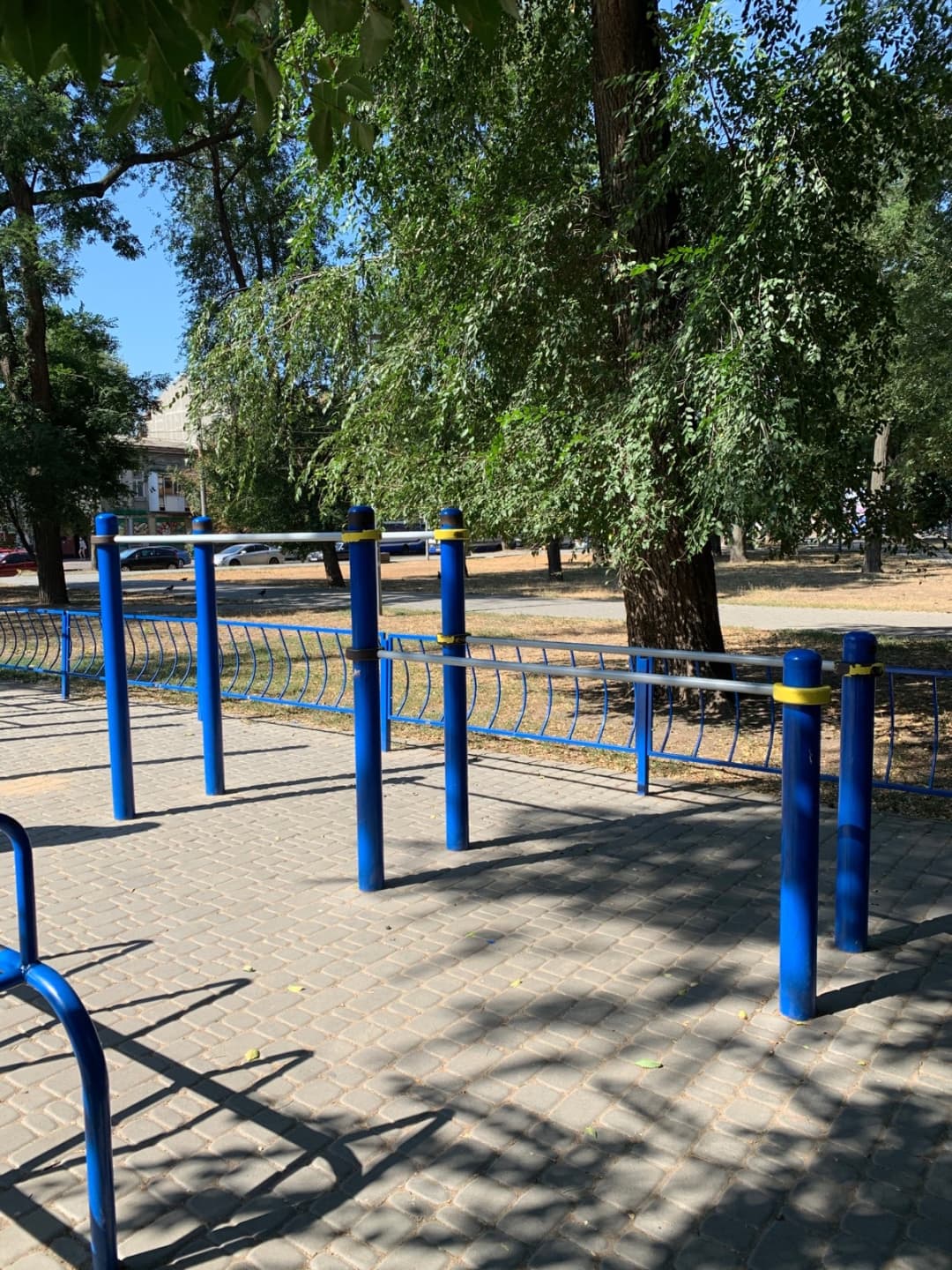 Bauchbank bei Calisthenics Park at Старосінна площа, Одеса – Foto 5 von 6