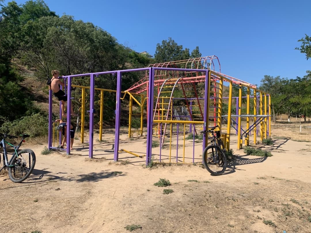 Klimmzugstange bei Calisthenics Park at Траса здоров’я, Одеса #wp1020 – Foto 2 von 2