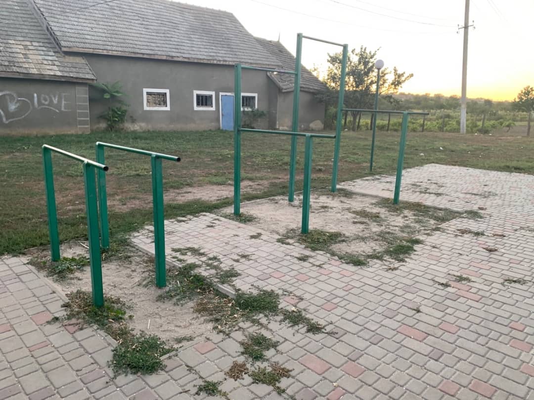 Parallel Gym Bars at Calisthenics Park at О-162234, Ройлянка – photo 2 of 2