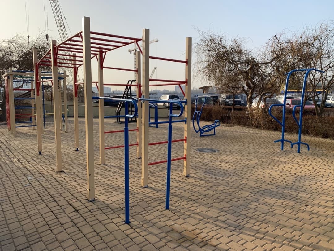 Klimmzugstange bei Calisthenics Park at вулиця Краснова, Одеса – Foto 1 von 3