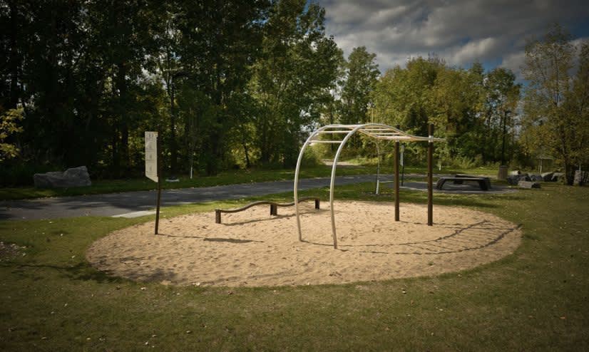 Pull Up Bar at Calisthenics Park at Rue de Cherbourg, Candiac – photo 1 of 1