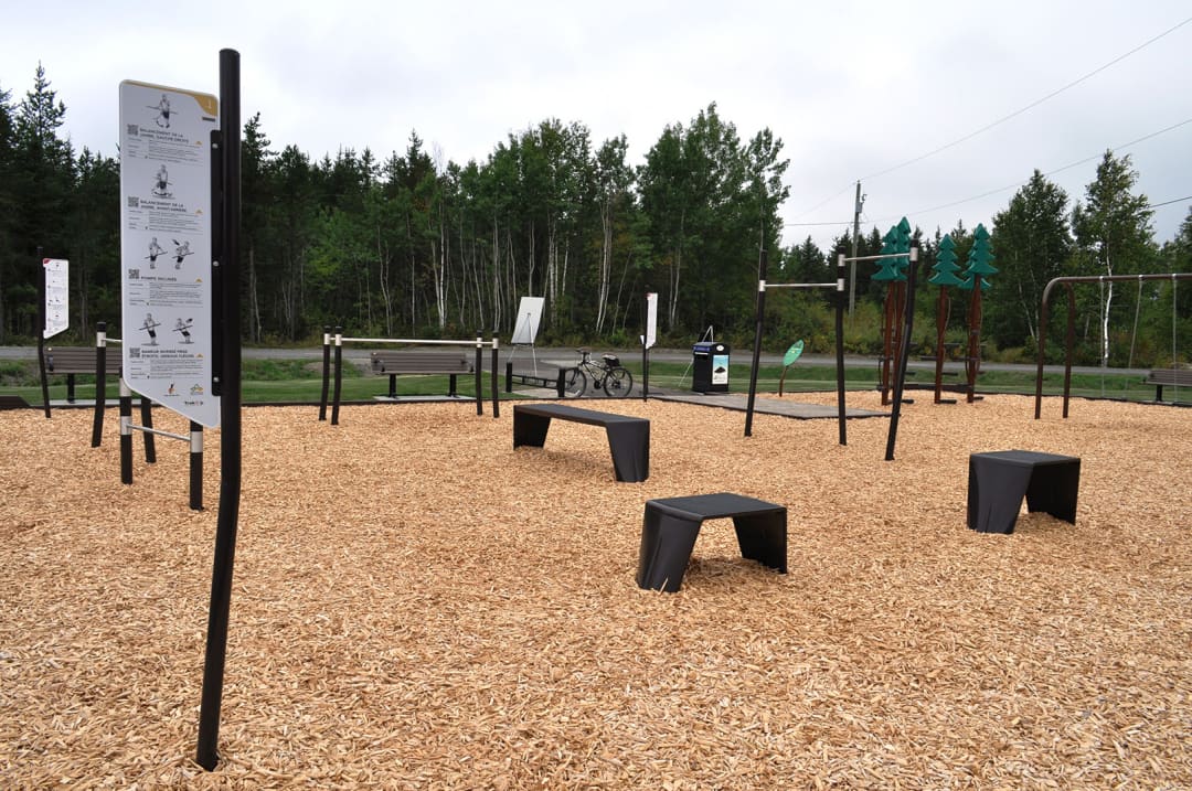 Pull Up Bar at Calisthenics Park at 7e Rue, Val-d'Or – photo 1 of 1