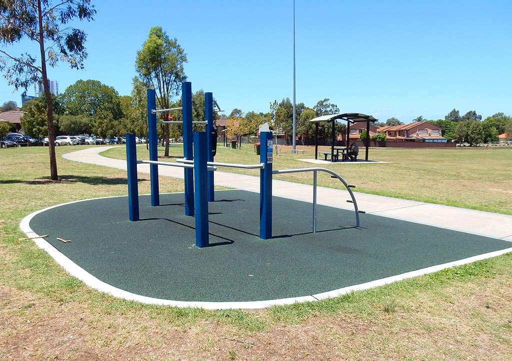 Sbarra per trazioni presso Calisthenics Park at Glebe Street, Sydney – foto 3 di 6