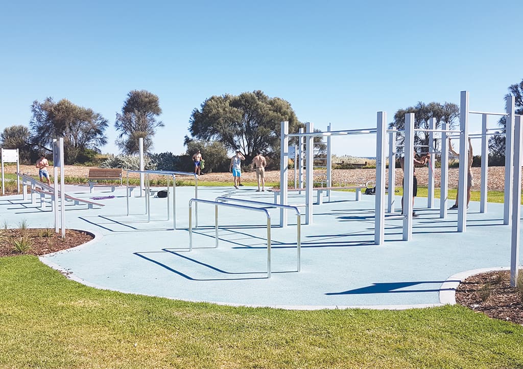 Parallel Gym Bars at Calisthenics Park at Bay Trail, Melbourne – photo 1 of 6