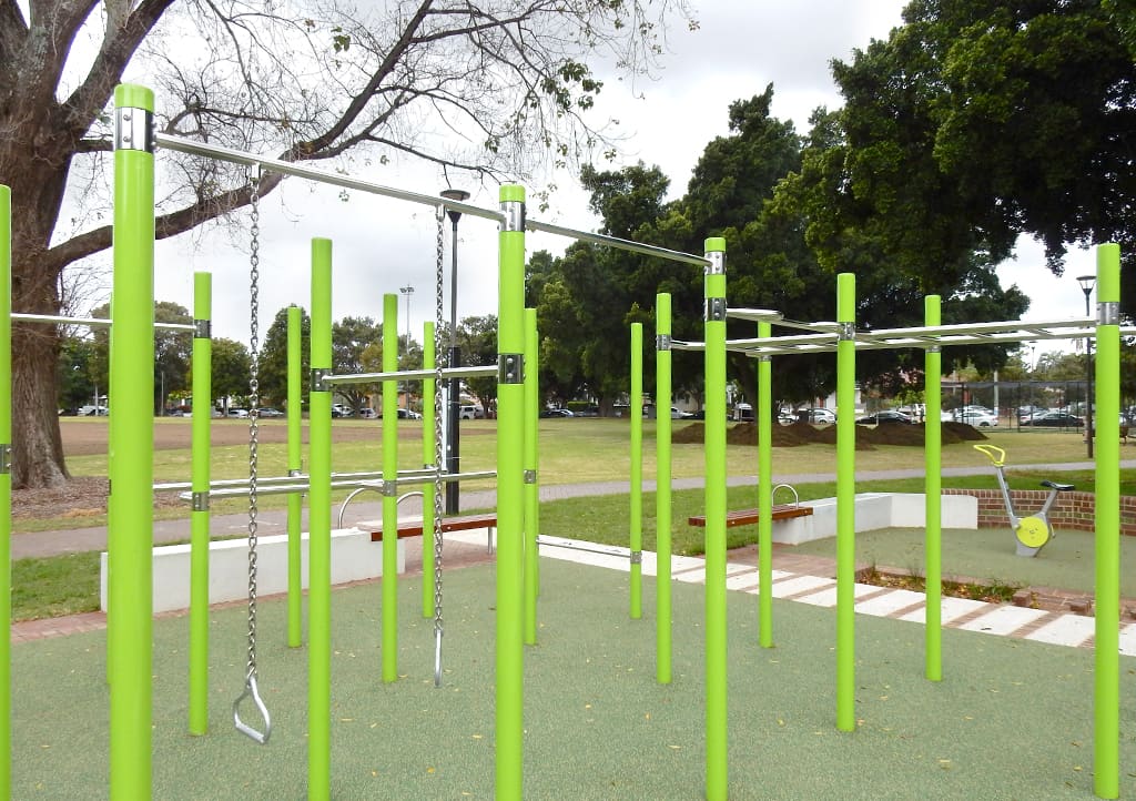 Abs Bench at Calisthenics Park at Primrose Avenue, Sydney – photo 5 of 8