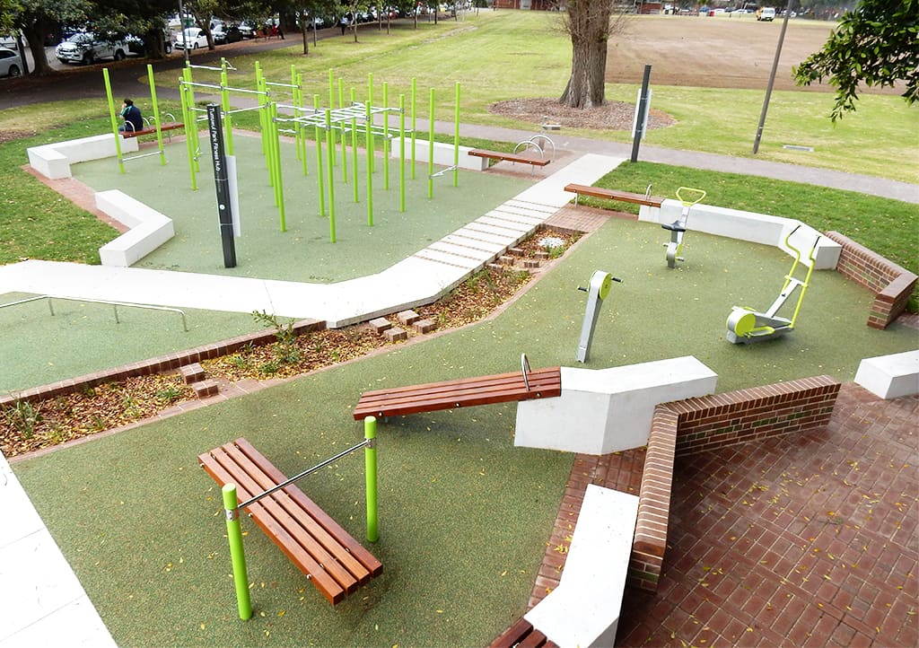 Abs Bench at Calisthenics Park at Primrose Avenue, Sydney – photo 1 of 8