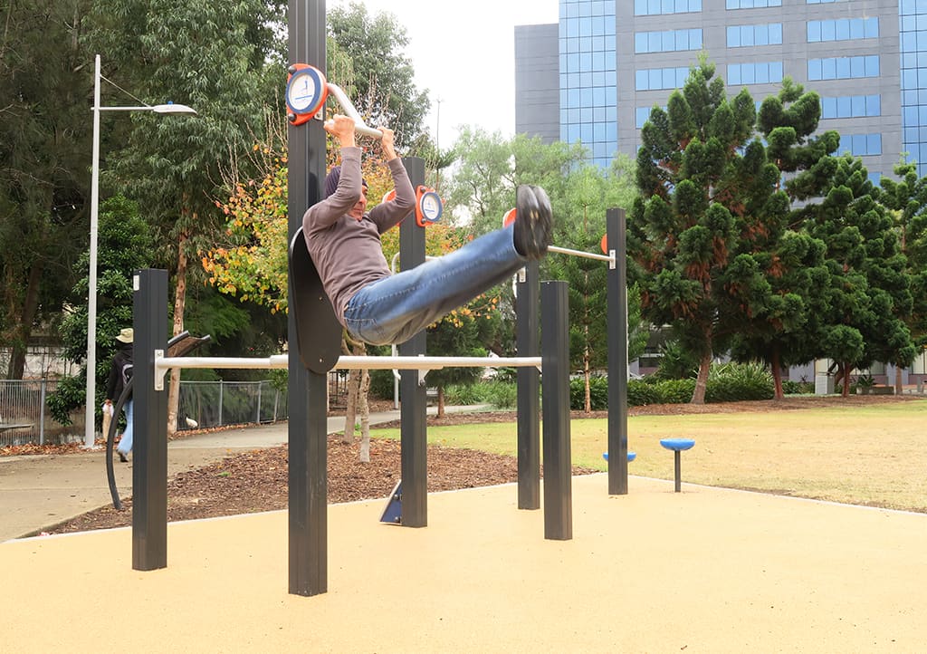 Bară de tracțiuni la Calisthenics Park at Parkes Street, Sydney – fotografia 5 din 6