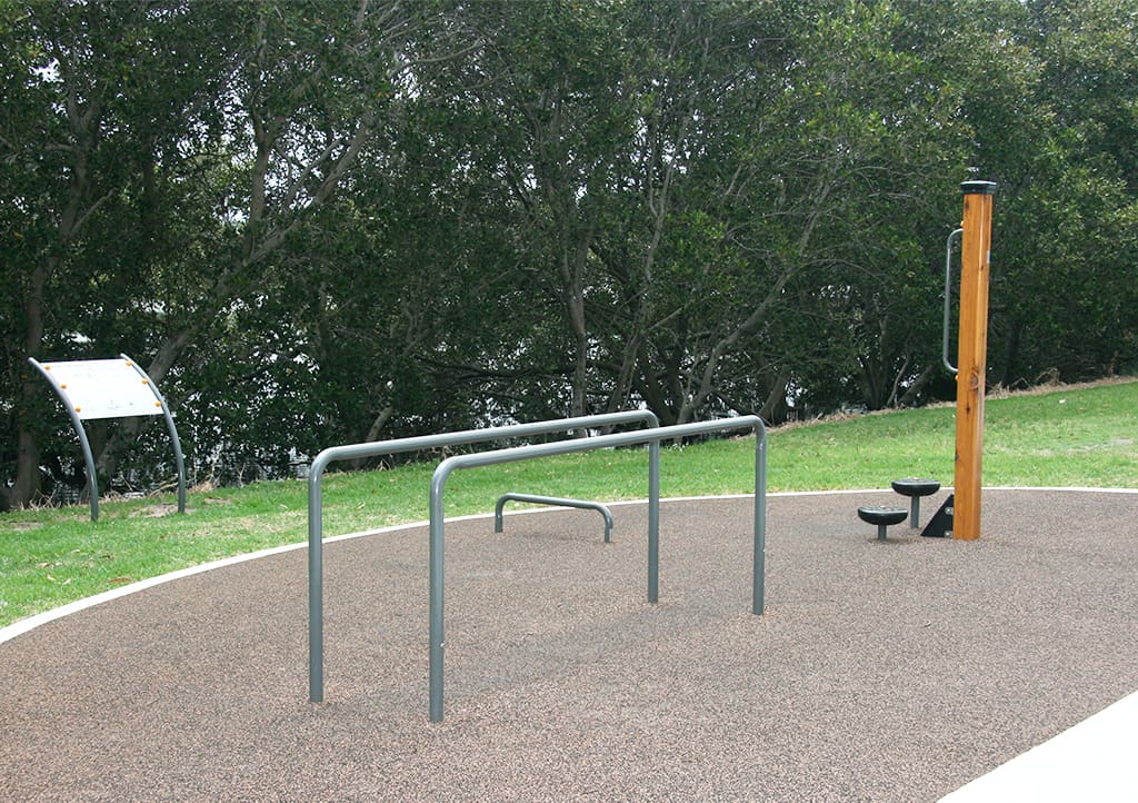 Bare paralele la Calisthenics Park at Throsby Creek Cycleway, Newcastle – fotografia 4 din 4