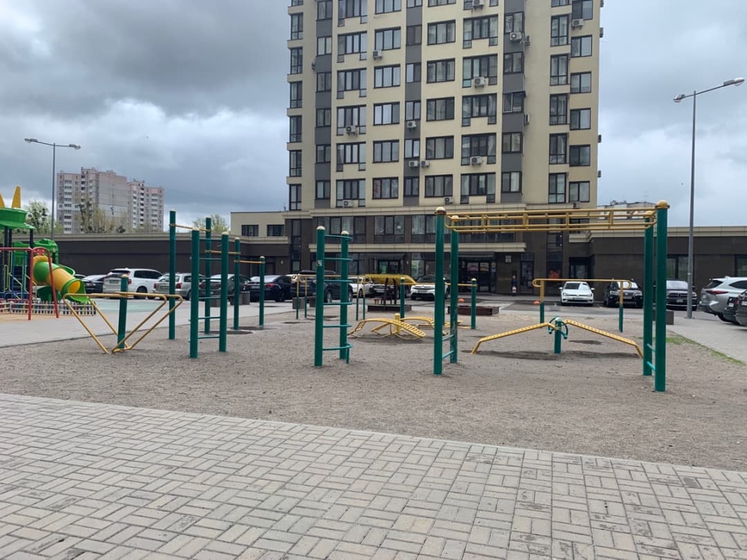 Klimmzugstange bei Calisthenics Park at вулиця Самійла Кішки, Київ – Foto 1 von 2
