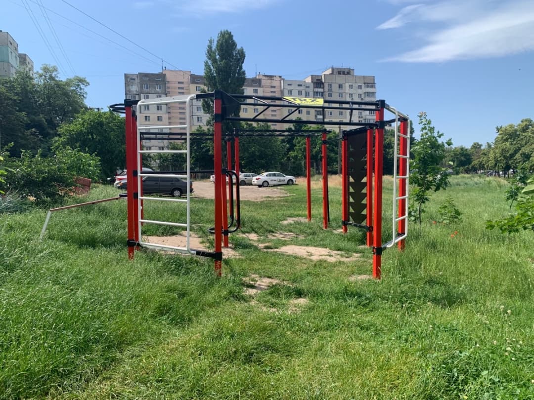Sbarra per trazioni presso Calisthenics Park at вулиця Дмитра Луценка, Київ #wp1292 – foto 1 di 2