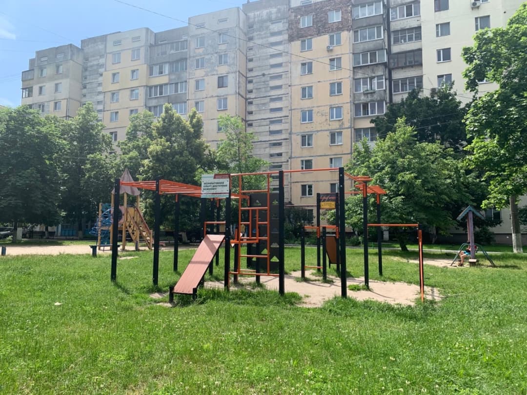Parallel Gym Bars at Calisthenics Park at вулиця Дмитра Луценка, Київ – photo 2 of 2