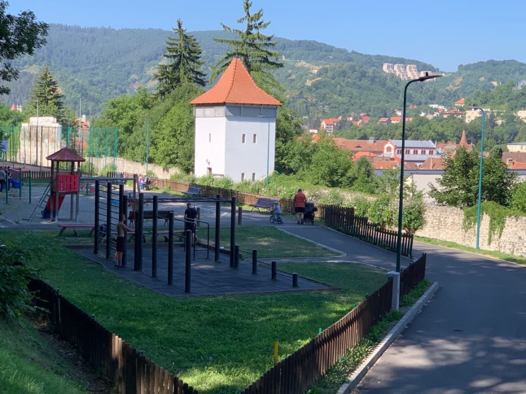 Barres parallèles à Calisthenics Park at Aleea Tiberiu Brediceanu, Brașov – photo 2 sur 2