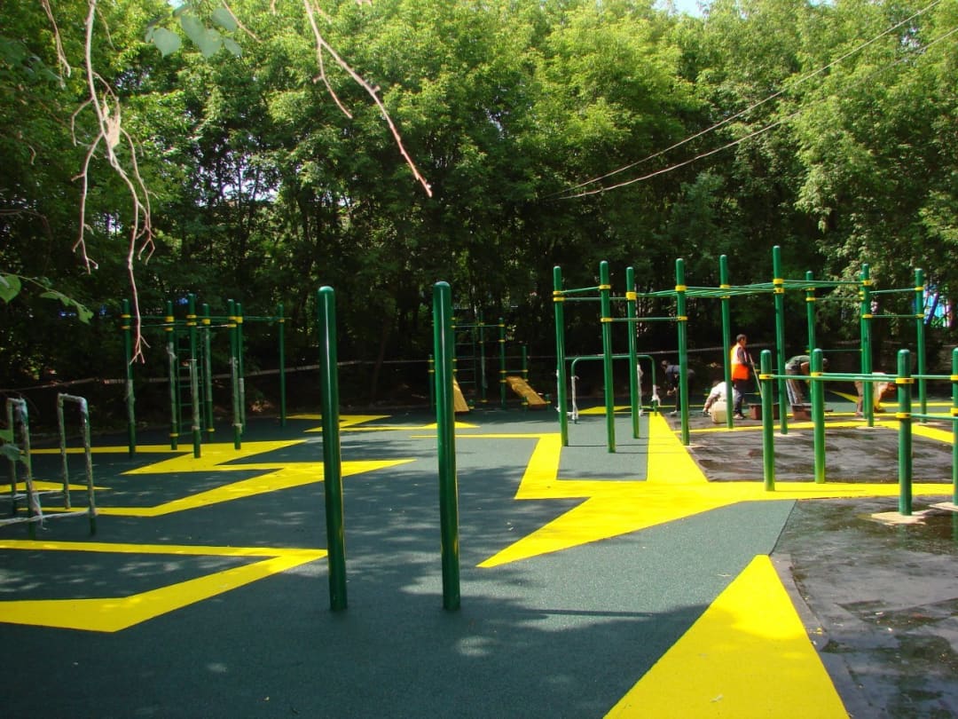 Parallel Gym Bars at Calisthenics Park at 1-й Красногвардейский проезд, Москва – photo 2 of 3