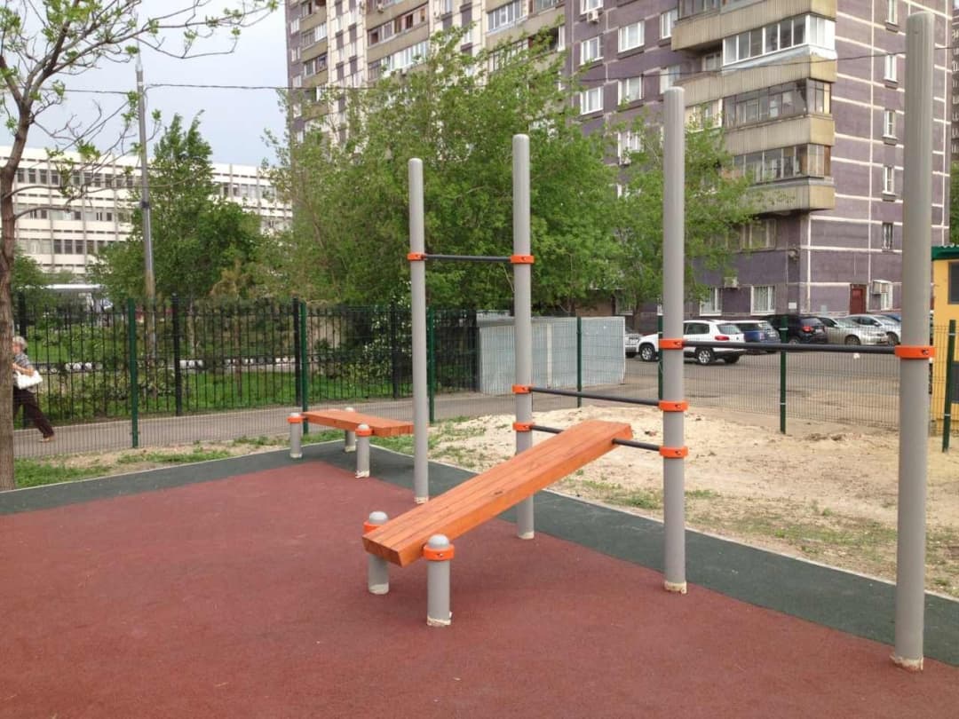 Bară de flotări la Calisthenics Park at Новоселенский переулок, Москва – fotografia 2 din 7