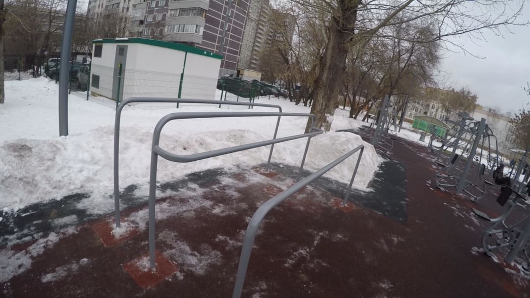 Bară de tracțiuni la Calisthenics Park at Новоселенский переулок, Москва – fotografia 7 din 7