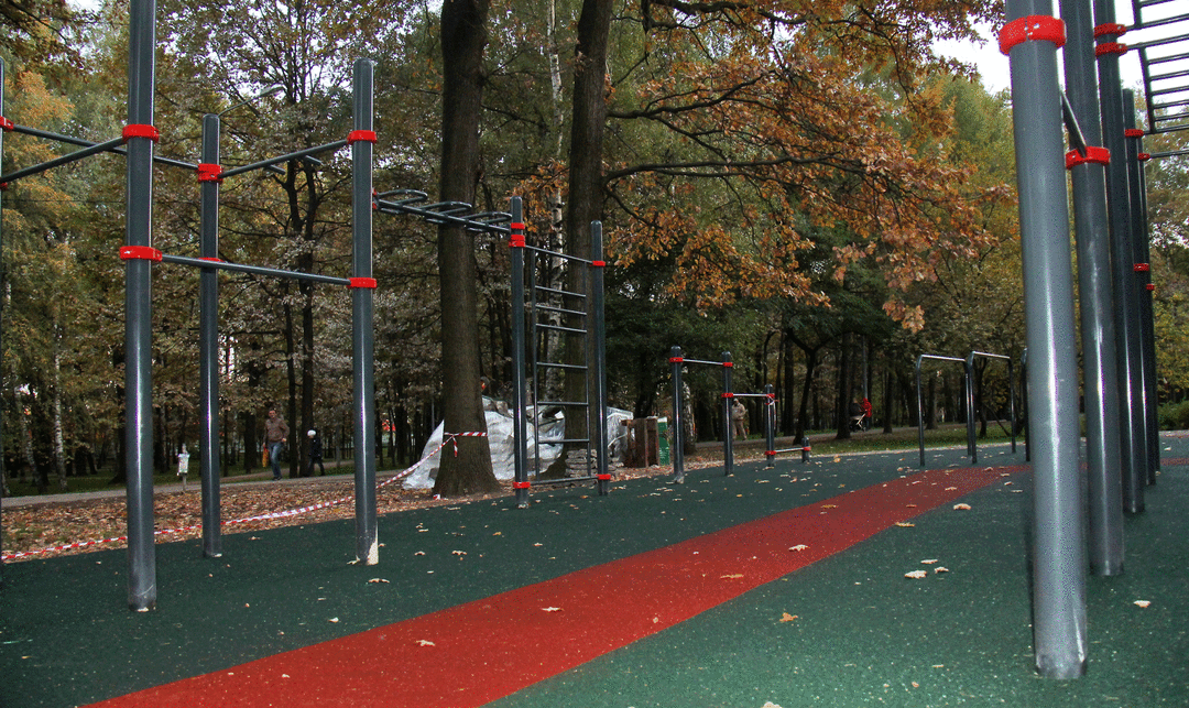 Parallel Gym Bars at Calisthenics Park at Керамический проезд, Москва – photo 2 of 3