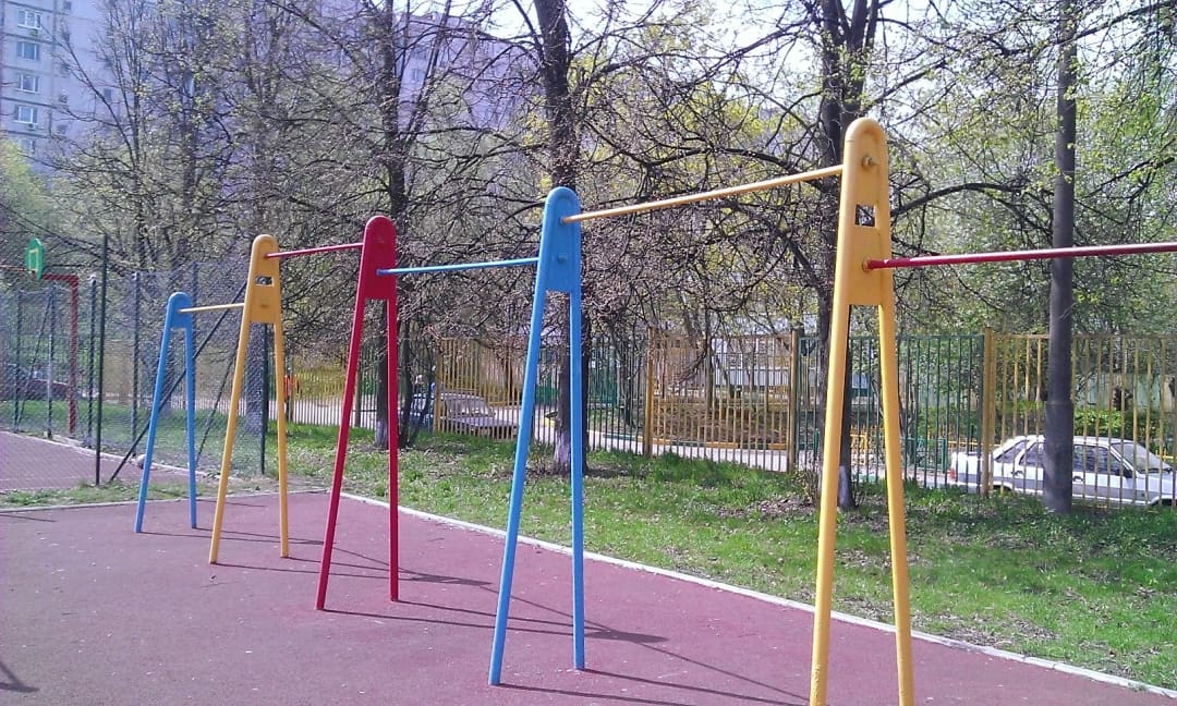 Pull Up Bar at Calisthenics Park at Чертановская улица, Москва – photo 1 of 3