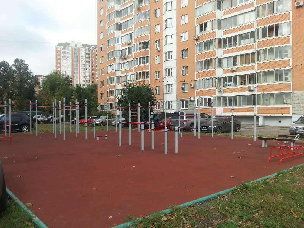 Pull Up Bar at Calisthenics Park at Международная улица, Москва – photo 1 of 4