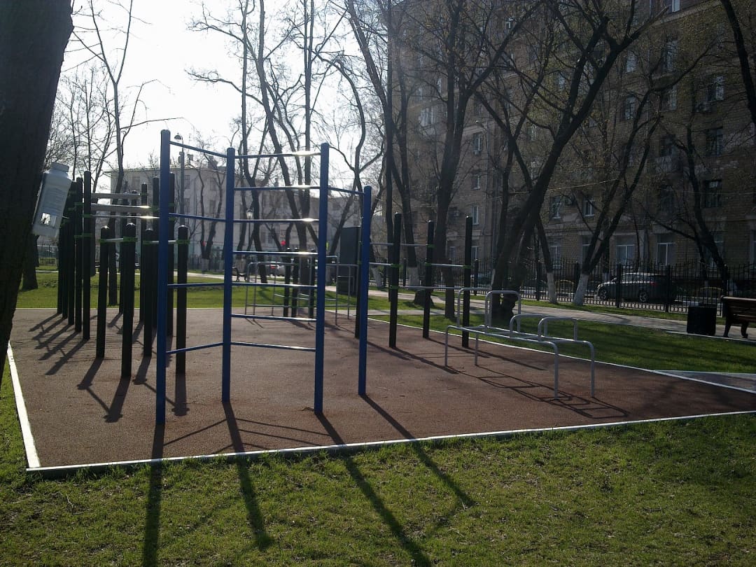 Pull Up Bar at Calisthenics Park at 1-й Краснокурсантский проезд, Москва – photo 1 of 2