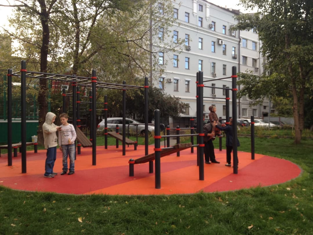 Pull Up Bar at Calisthenics Park at Пятницкая улица, Москва – photo 1 of 4
