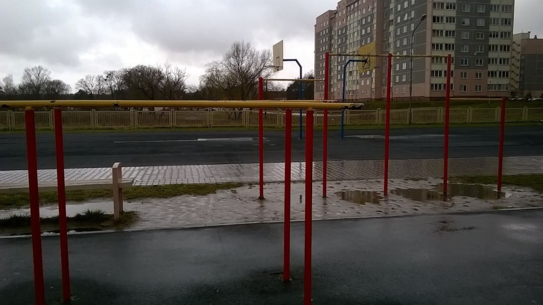 Sbarra per trazioni presso Calisthenics Park at вуліца Вольгі Соламавай, Гродна – foto 1 di 4