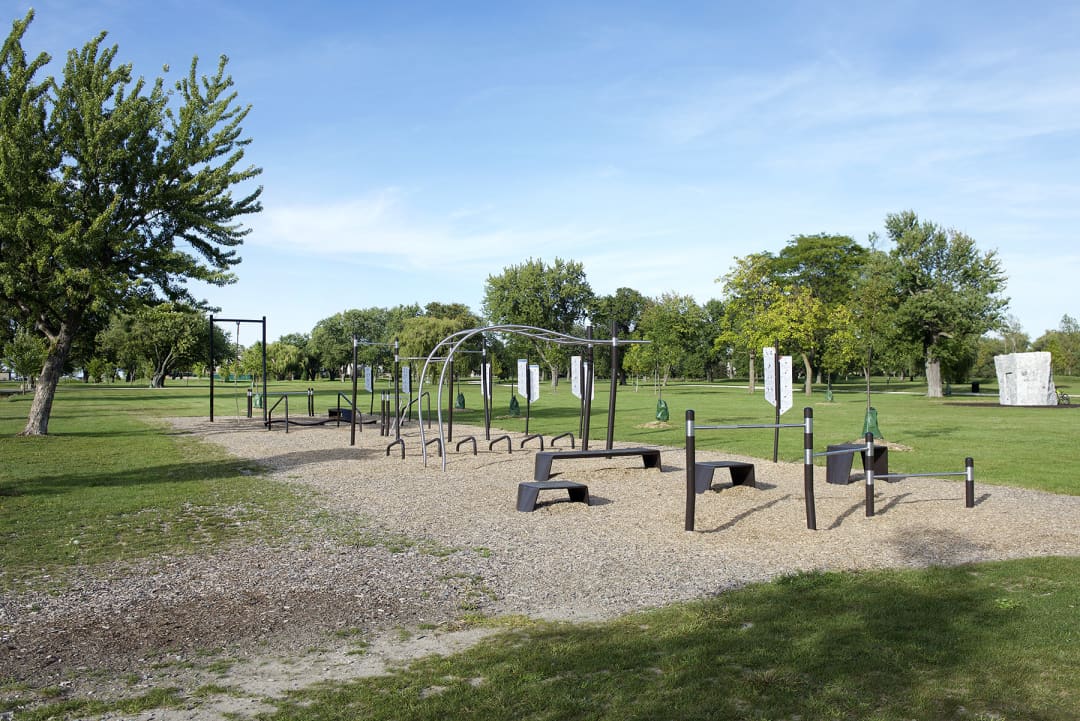 Брусья на площадке Calisthenics Park at Hayes Avenue, Tecumseh – фото 1 из 2