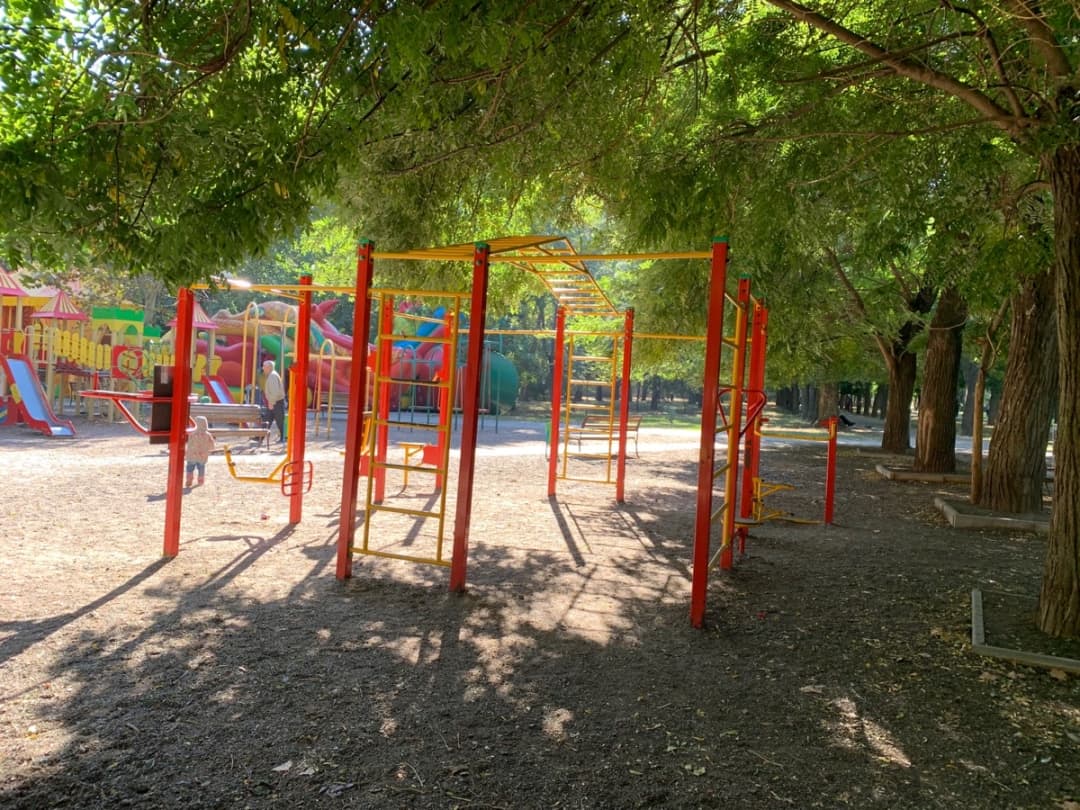 Spalliera presso Calisthenics Park at Фонтанська дорога, Одеса #wp1596 – foto 1 di 1