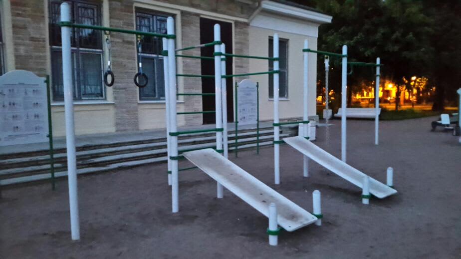 Parallel Gym Bars at Calisthenics Park at Кирочная улица, Санкт-Петербург – photo 1 of 3