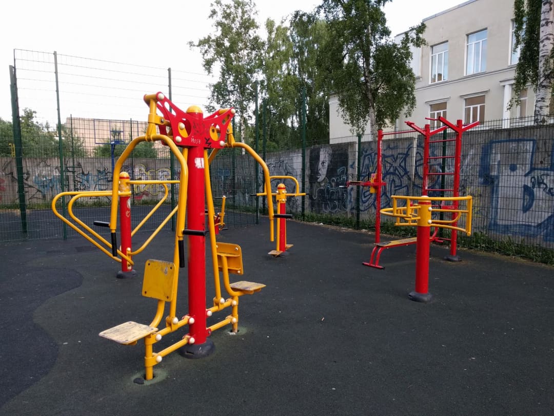Wall Bars at Calisthenics Park at 12-13-я линии В.О., Санкт-Петербург – photo 2 of 2