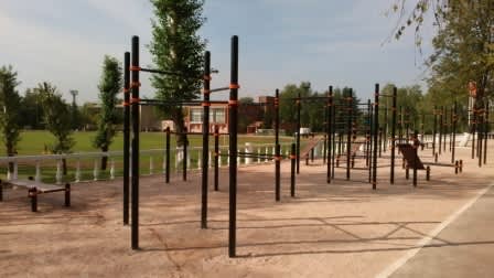 Бруси на майданчику Calisthenics Park at Орбита, Дзержинский – фото 1 з 3