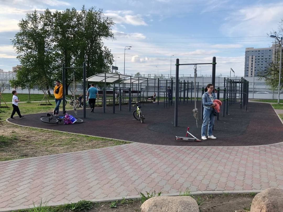 Abs Bench at Calisthenics Park at Пулковское шоссе, Санкт-Петербург – photo 6 of 7
