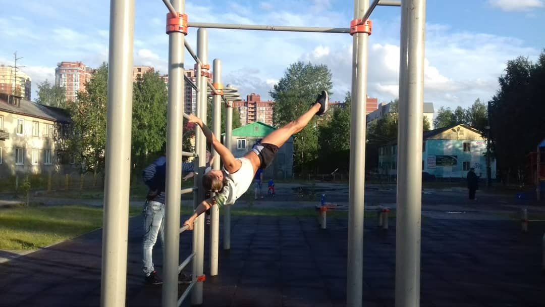 Турнік на майданчику Calisthenics Park at улица 30 лет Победы, Сургут – фото 1 з 2