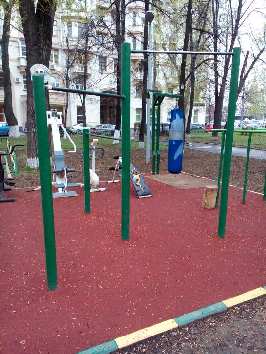 Parallel Gym Bars at Calisthenics Park at набережная Тараса Шевченко, Москва – photo 1 of 8