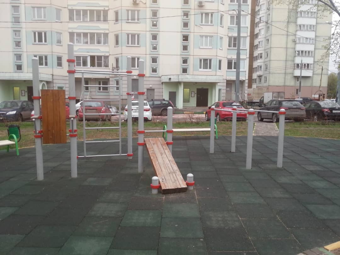 Abs Bench at Calisthenics Park at улица Юных Ленинцев, Москва – photo 2 of 2