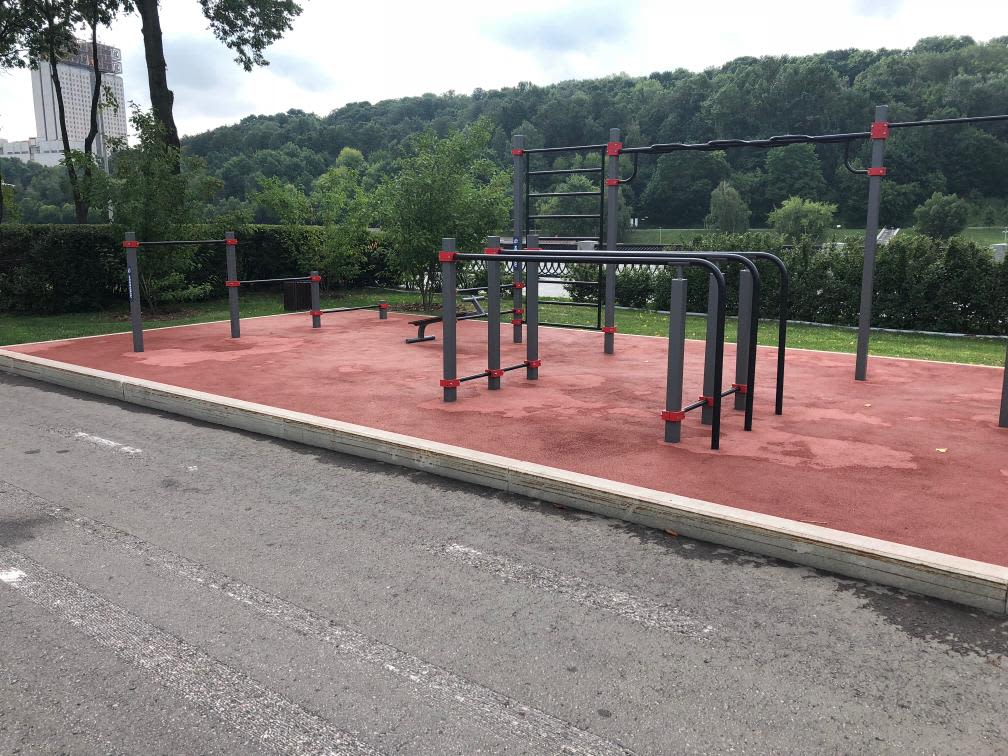 Parallel Gym Bars at Calisthenics Park at Лужнецкая набережная, Москва – photo 1 of 7
