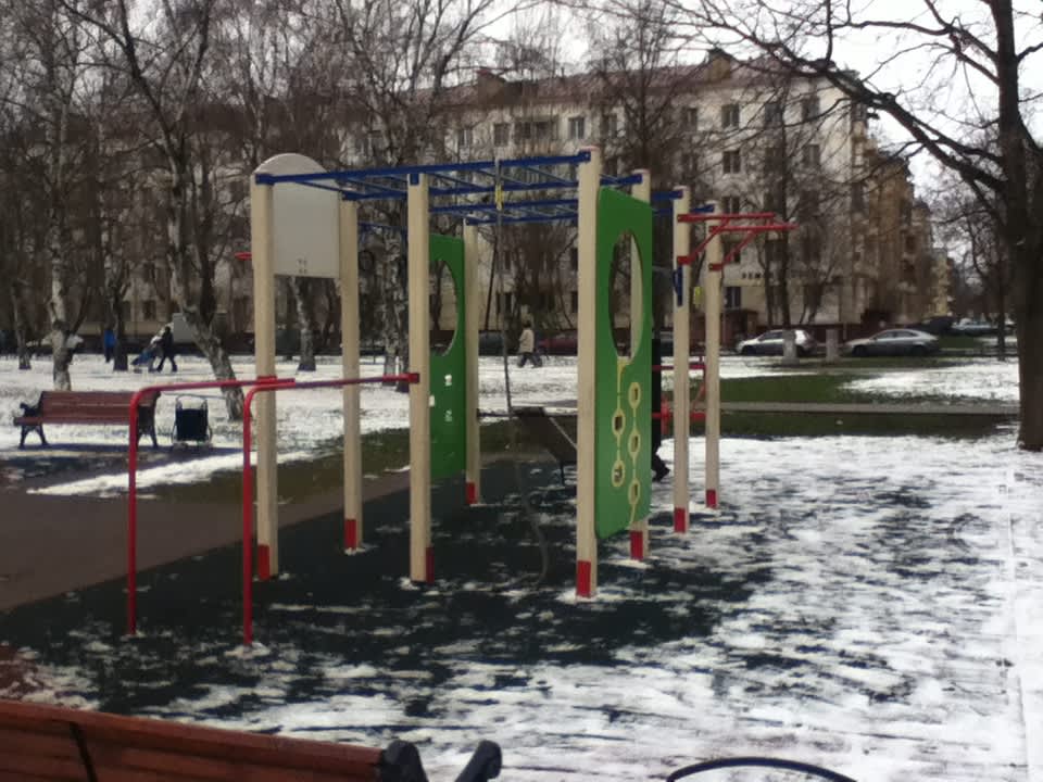 Pull Up Bar at Calisthenics Park at бульвар Генерала Карбышева, Москва #wp1779 – photo 1 of 3