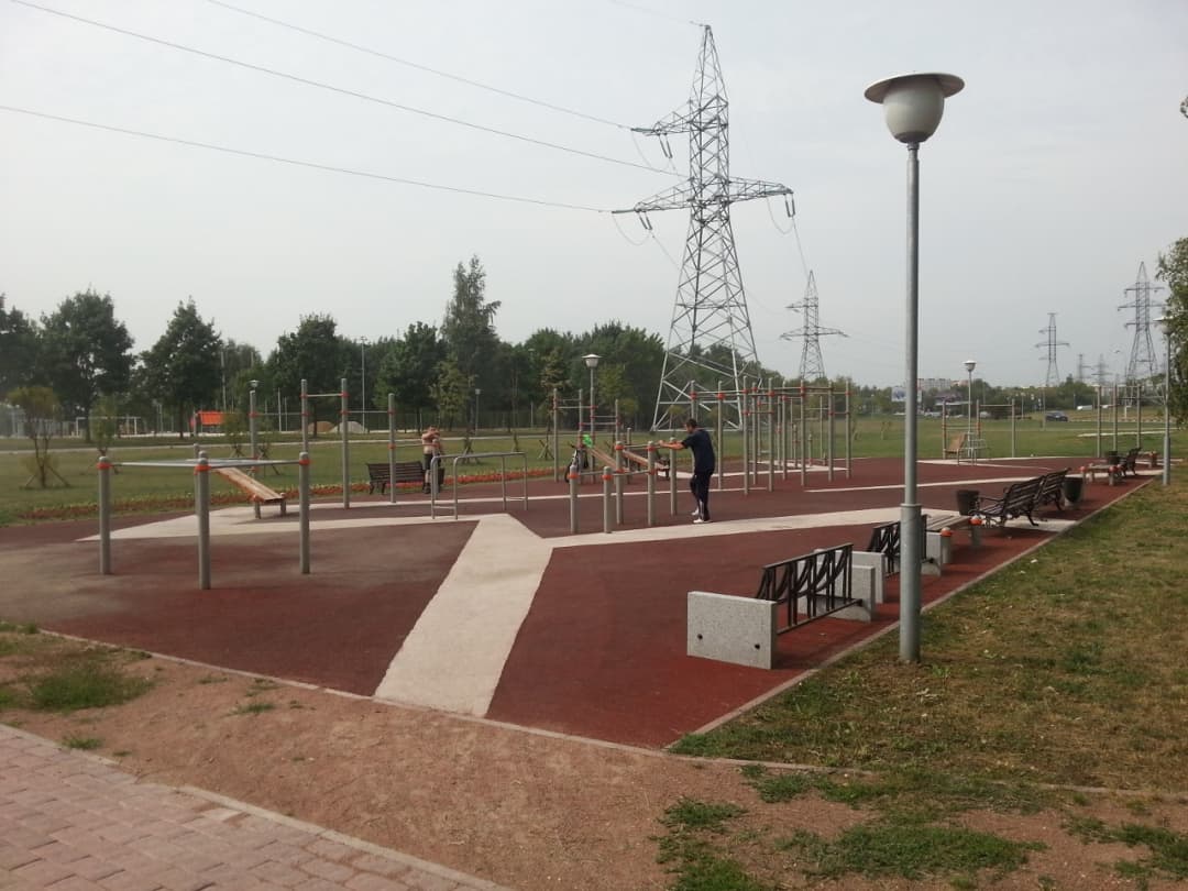 Parallele presso Calisthenics Park at улица Борисовские Пруды, Москва – foto 1 di 4