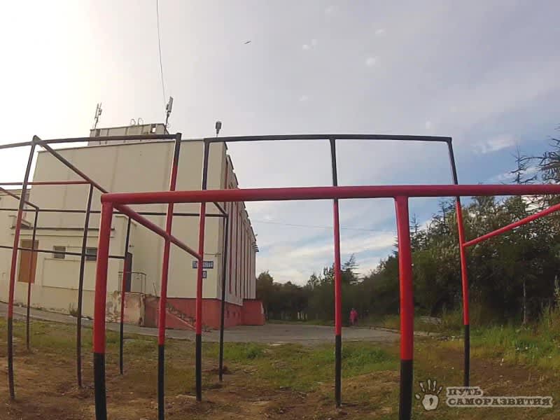 Рукохід на майданчику Calisthenics Park at Парковая улица, Магадан – фото 7 з 8