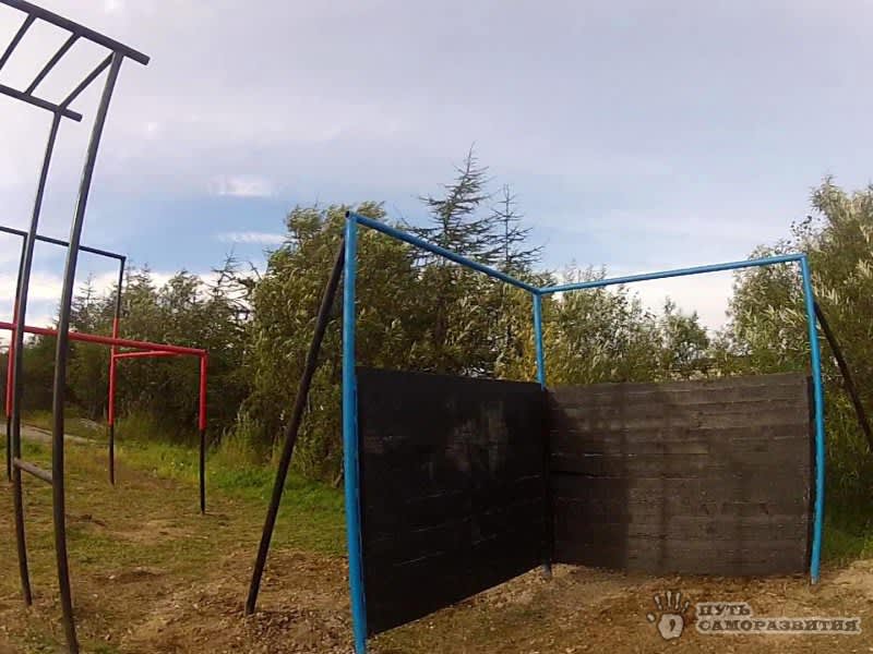 Турнік на майданчику Calisthenics Park at Парковая улица, Магадан – фото 5 з 8