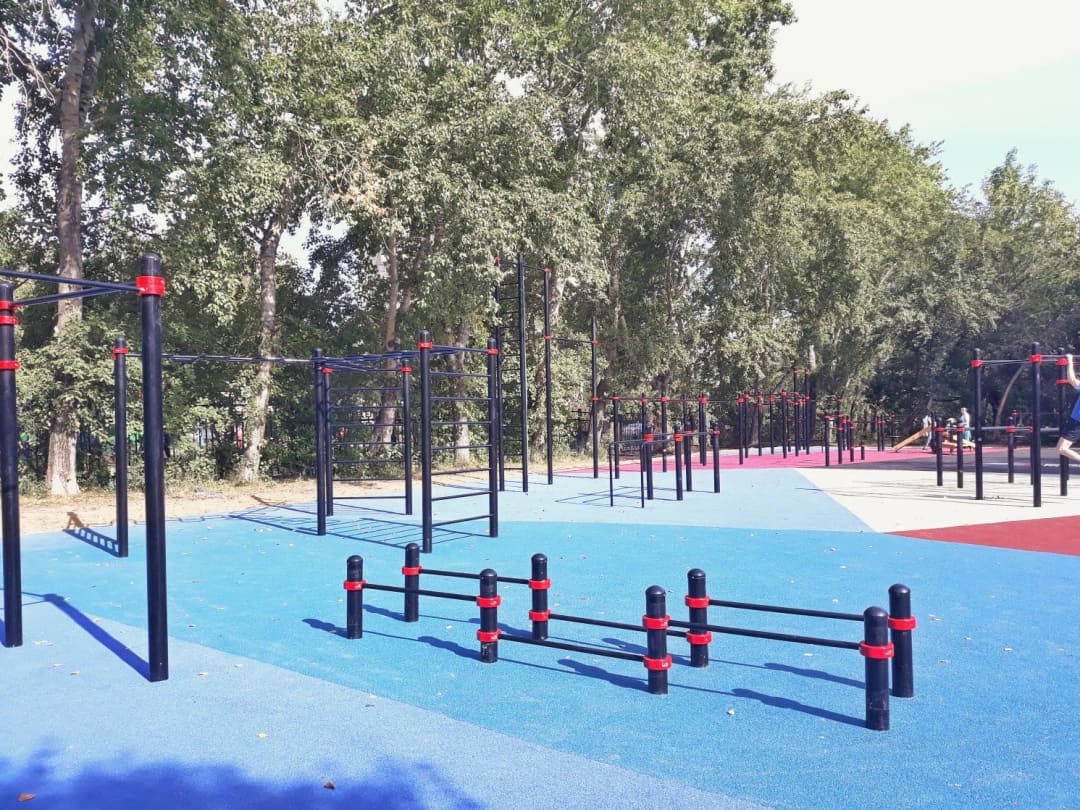 Parallel Gym Bars at Calisthenics Park at Калининец, Екатеринбург – photo 2 of 14