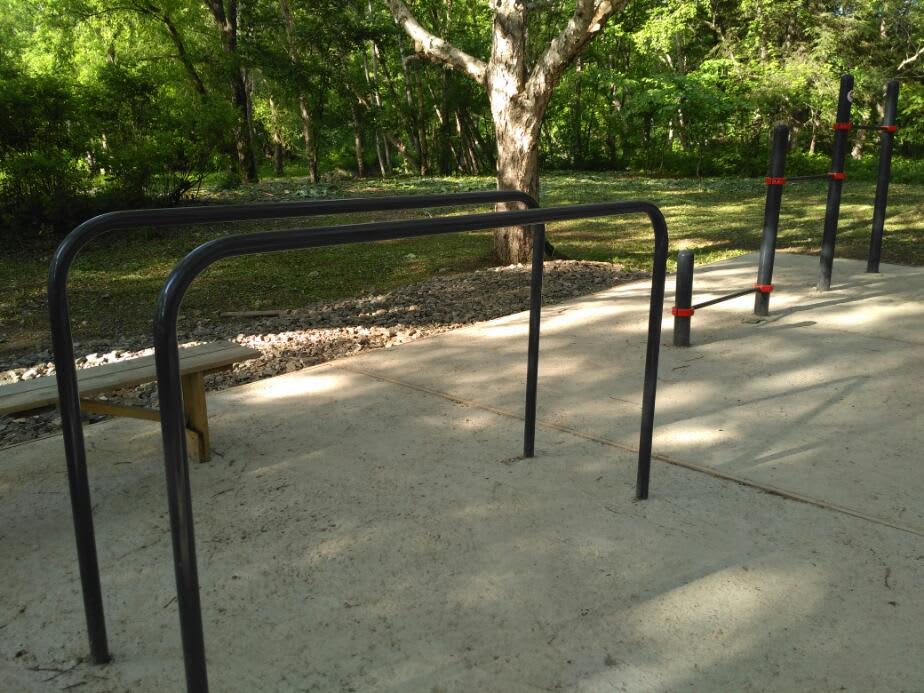 Parallel Gym Bars at Calisthenics Park at Мост влюблённых, Южно-Сахалинск – photo 2 of 6