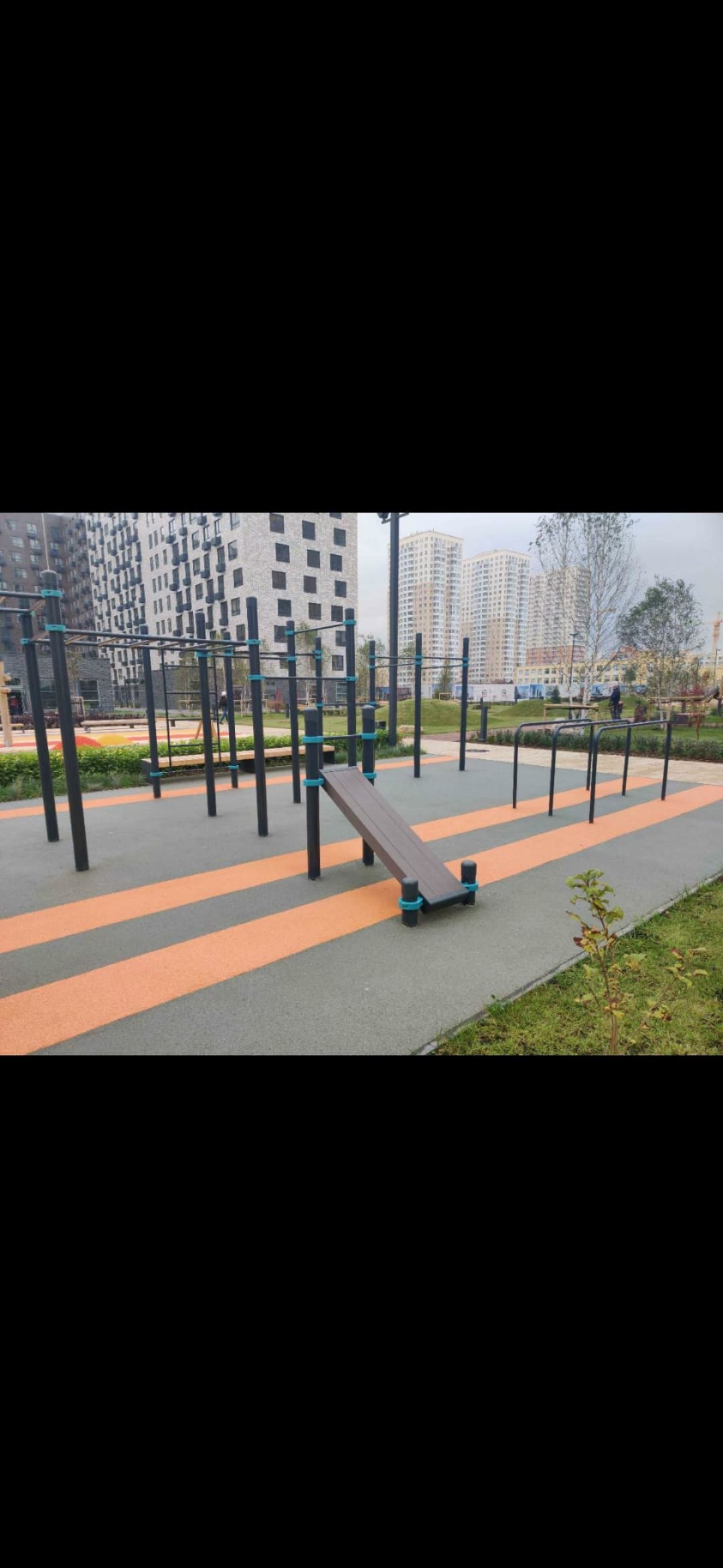Pull Up Bar at Calisthenics Park at Орлово-Денисовский проспект, Санкт-Петербург – photo 1 of 3