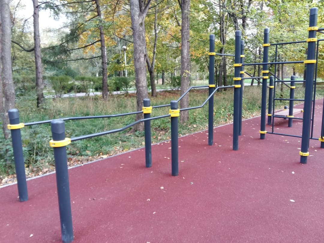 Parallel Gym Bars at Calisthenics Park at аллея Славы, Москва – photo 2 of 8
