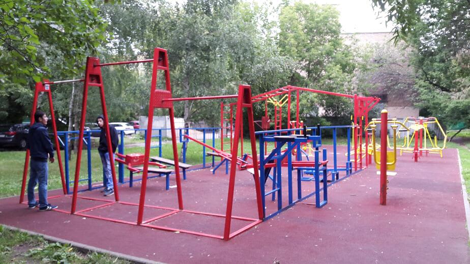Pull Up Bar at Calisthenics Park at улица Адмирала Макарова, Москва – photo 1 of 3