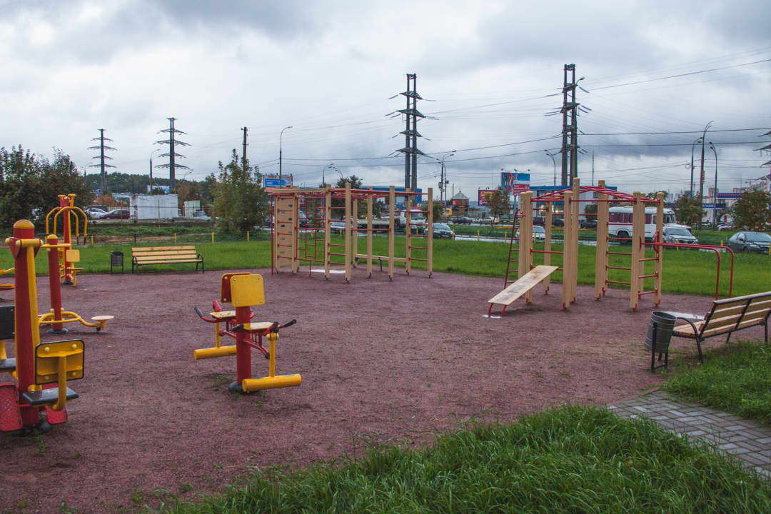 Pull Up Bar at Calisthenics Park at Митинская улица, Москва – photo 1 of 6