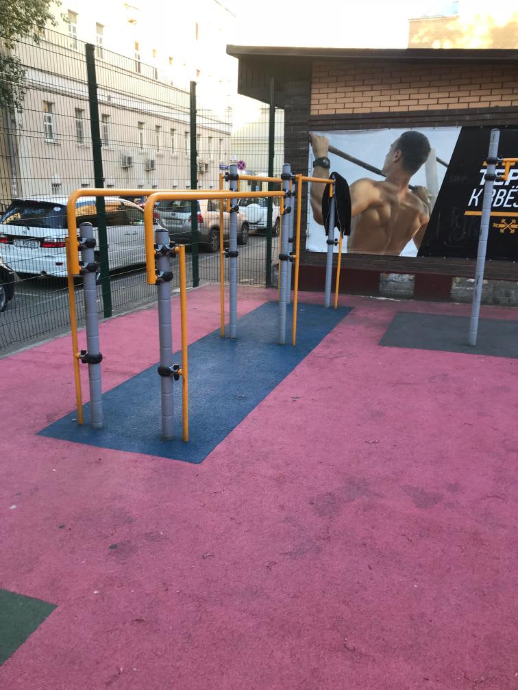 Pull Up Bar at Calisthenics Park at 6-й Монетчиковский переулок, Москва – photo 1 of 3