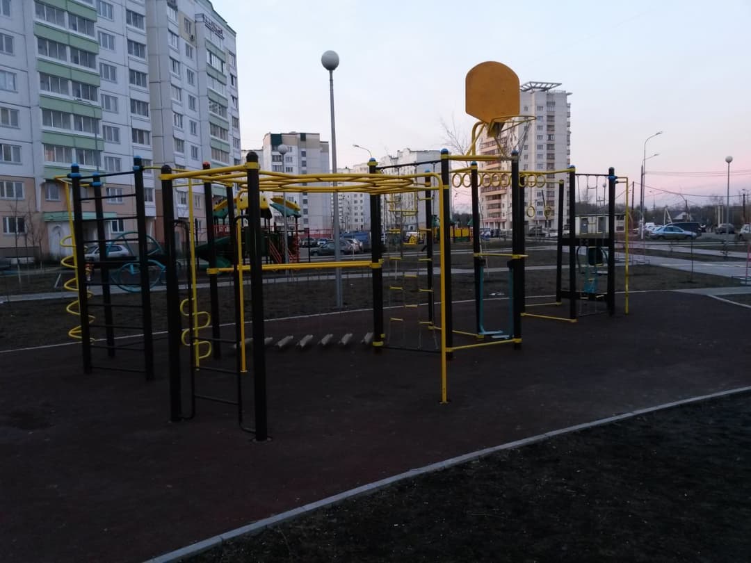 Pull Up Bar at Calisthenics Park at Изюмская улица, Москва #wp2133 – photo 5 of 6