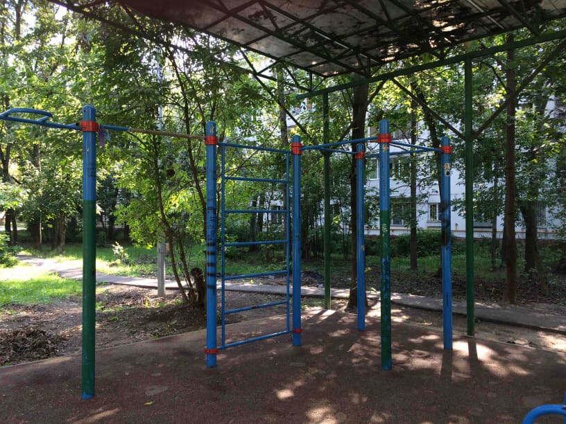 Pull Up Bar at Calisthenics Park at Игральная улица, Москва – photo 1 of 2