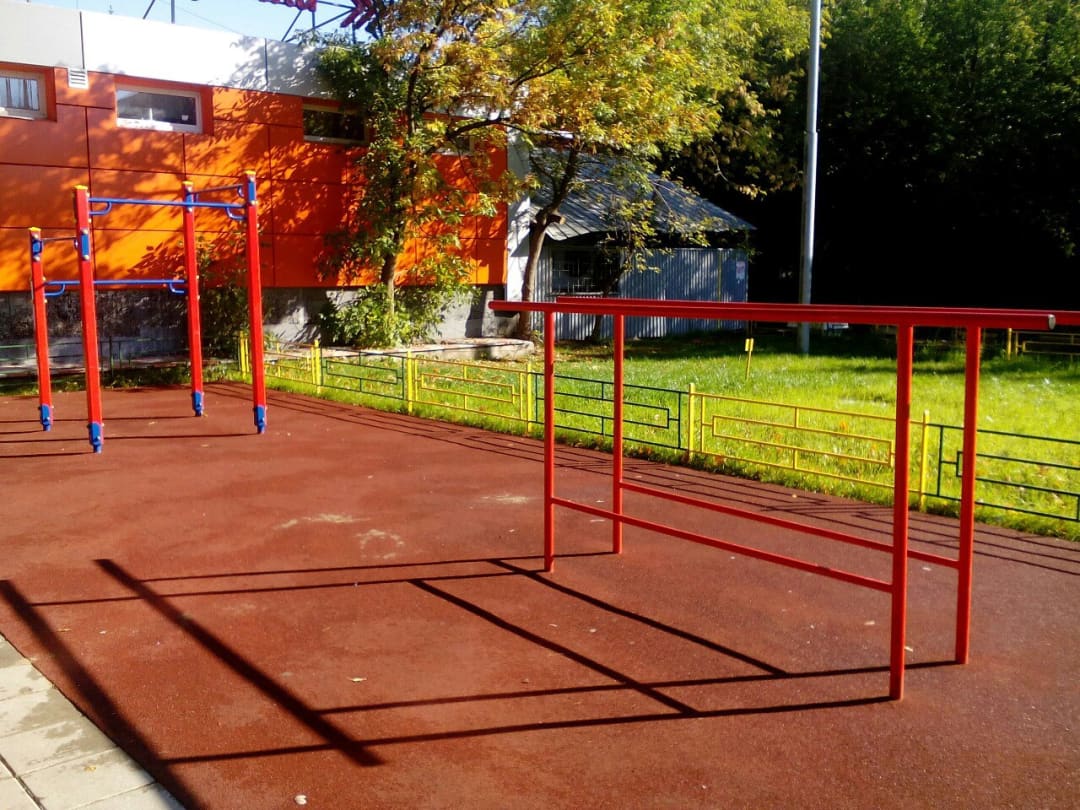 Parallel Gym Bars at Calisthenics Park at Новоухтомская улица, Москва – photo 2 of 4